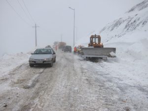 برف و باران در جاده های ۲۰ استان