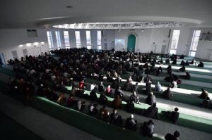 مصوبه سنای فرانسه ؛ نماز خواندن در دانشگاه ها ممنوع می شود