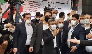 احمدی نژاد به ساختمان وزارت کشور رسید