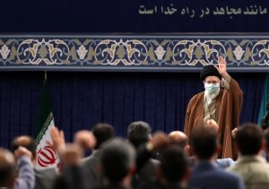 دیدار هرساله ما با کارگران برای قدرشناسی و تشکر است/ میخواهیم به تبع نبی مکرم اسلام دست شماها را ببوسیم
