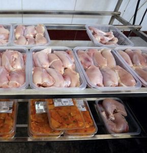 توزیع مرغ و گوشت در بازار