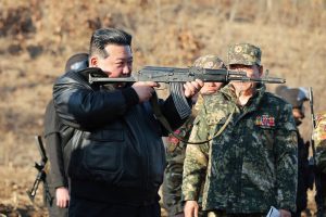 رهبر کره شمالی در میدان تیر؛ دستور تشدید آمادگی جنگی صادر شد