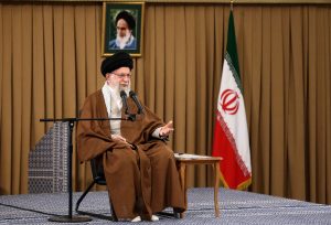 تحریم‌ها ملت ایران را از پا در نمی‌آورد