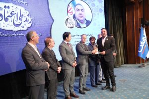 پروفسور سجادسوری بعنوان مدیرموفق ملی درچهارمین کنگره سراسری ودریافت نشان برندملی اعتمادملی شد