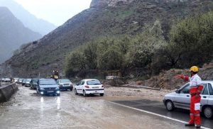 بارش باران و ترافیک نیمه‌سنگین در جاده های کشور