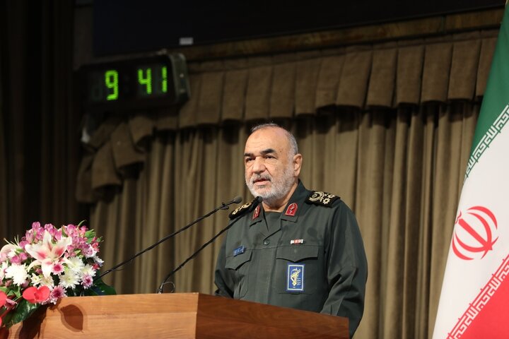 سرلشکر سلامی: هر تهدیدی را با واکنشی قاطع پاسخ میدهیم سرلشکر سلامی: هر تهدیدی را با واکنشی قاطع پاسخ میدهیم