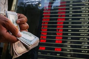 هجوم فروشنده ها به بازار؛ دلار ۵۰۰۰ تومان ارزان‌ شد