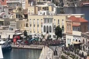 محاصره کشتی صهیونیست‌ها توسط حامیان فلسطین در یکی از بنادر یونان